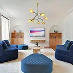 Stunning Property - 4Br-10P - Louvre