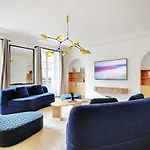 Stunning Property - 4Br-10P - Louvre