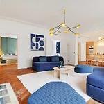 Stunning Property - 4Br-10P - Louvre